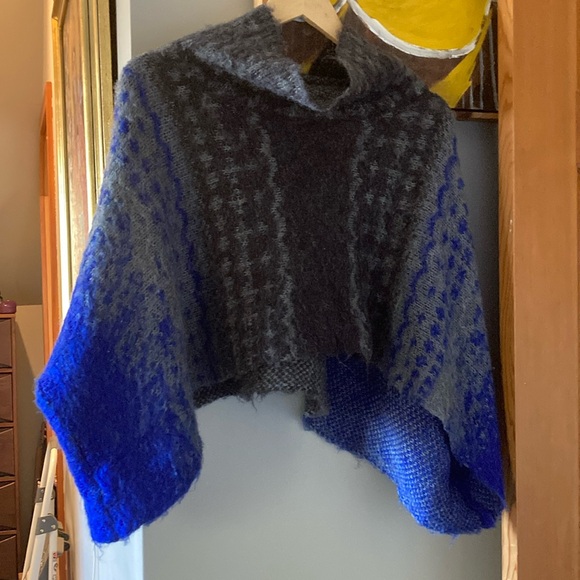 Sweater Poncho.